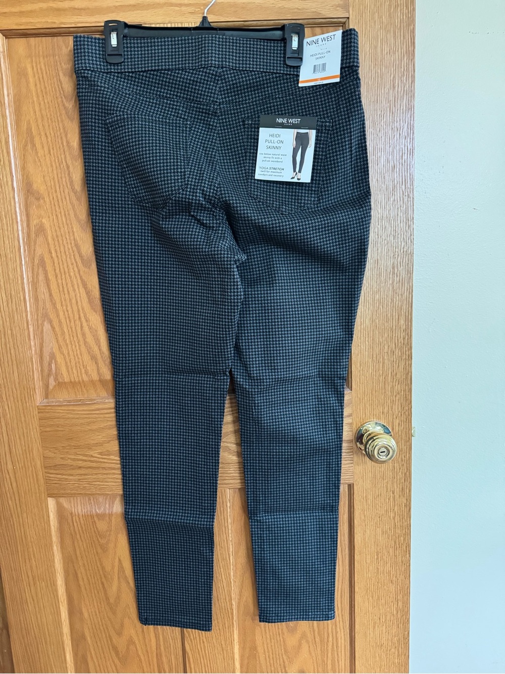 Nine West Skinny Pull-On Black English Houndstooth Jeans
